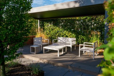 Je teak tuinset verliest het dit jaar van aluminium